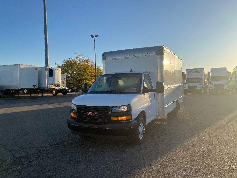 Light Duty Box Truck-Light and Medium Duty Trucks-GMC-2021-Savana G33903-Warren-MI-74,491\n\t\tmiles-$ 32,000 - Image 3