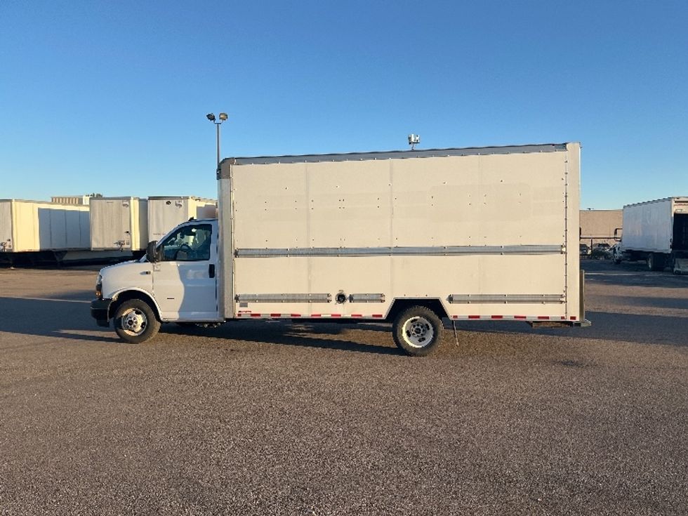Light Duty Box Truck-Light and Medium Duty Trucks-GMC-2021-Savana G33903-Warren-MI-74,491\n\t\tmiles-$ 32,000 - Image 4
