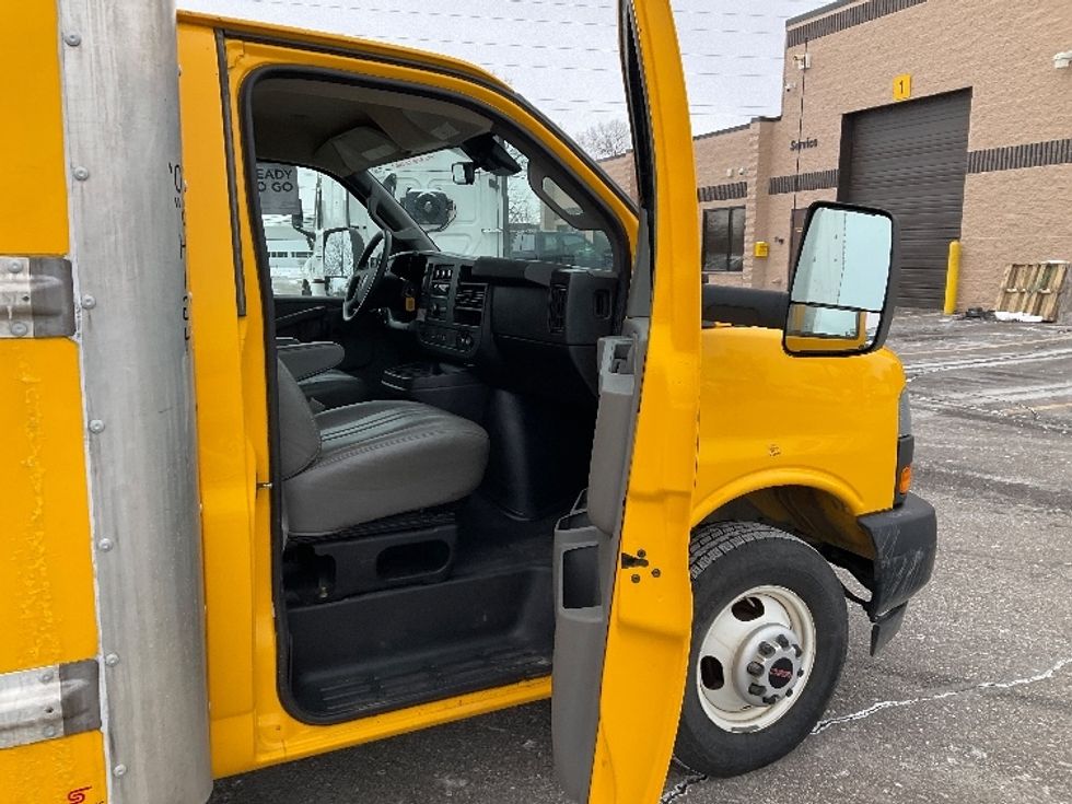Light Duty Box Truck-Light and Medium Duty Trucks-GMC-2021-Savana G33903-Warren-MI-85,629\n\t\tmiles-$ 27,750 - Image 11