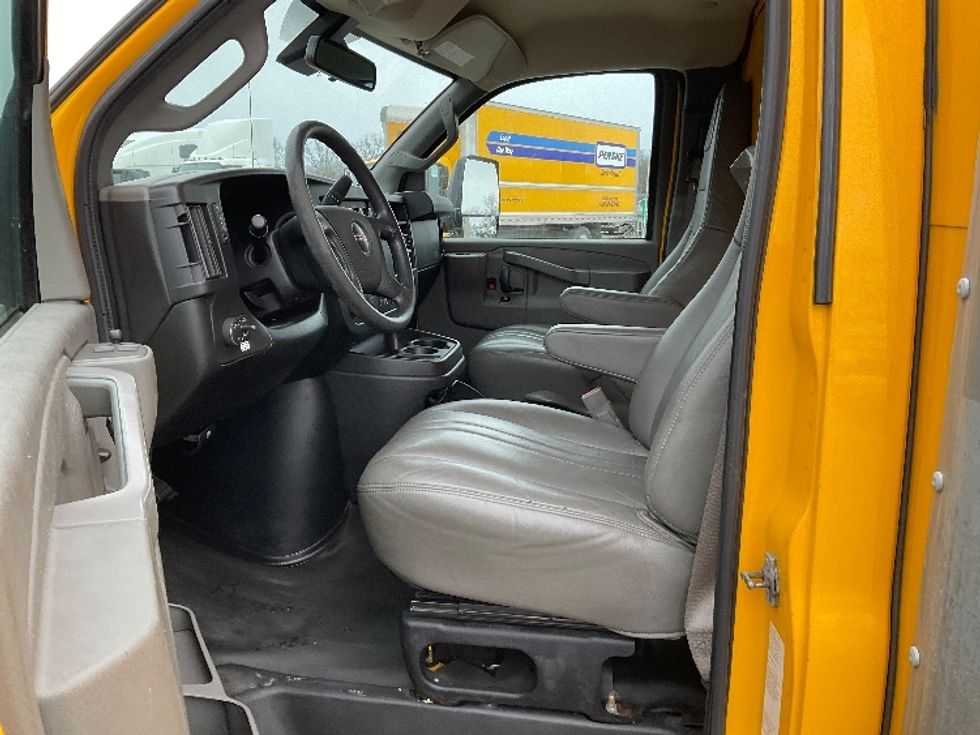 Light Duty Box Truck-Light and Medium Duty Trucks-GMC-2021-Savana G33903-Warren-MI-85,629\n\t\tmiles-$ 27,750 - Image 12