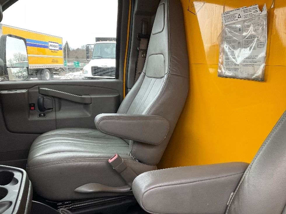 Light Duty Box Truck-Light and Medium Duty Trucks-GMC-2021-Savana G33903-Warren-MI-85,629\n\t\tmiles-$ 27,750 - Image 14