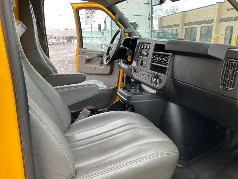 Light Duty Box Truck-Light and Medium Duty Trucks-GMC-2021-Savana G33903-Warren-MI-85,629\n\t\tmiles-$ 27,750 - Image 17