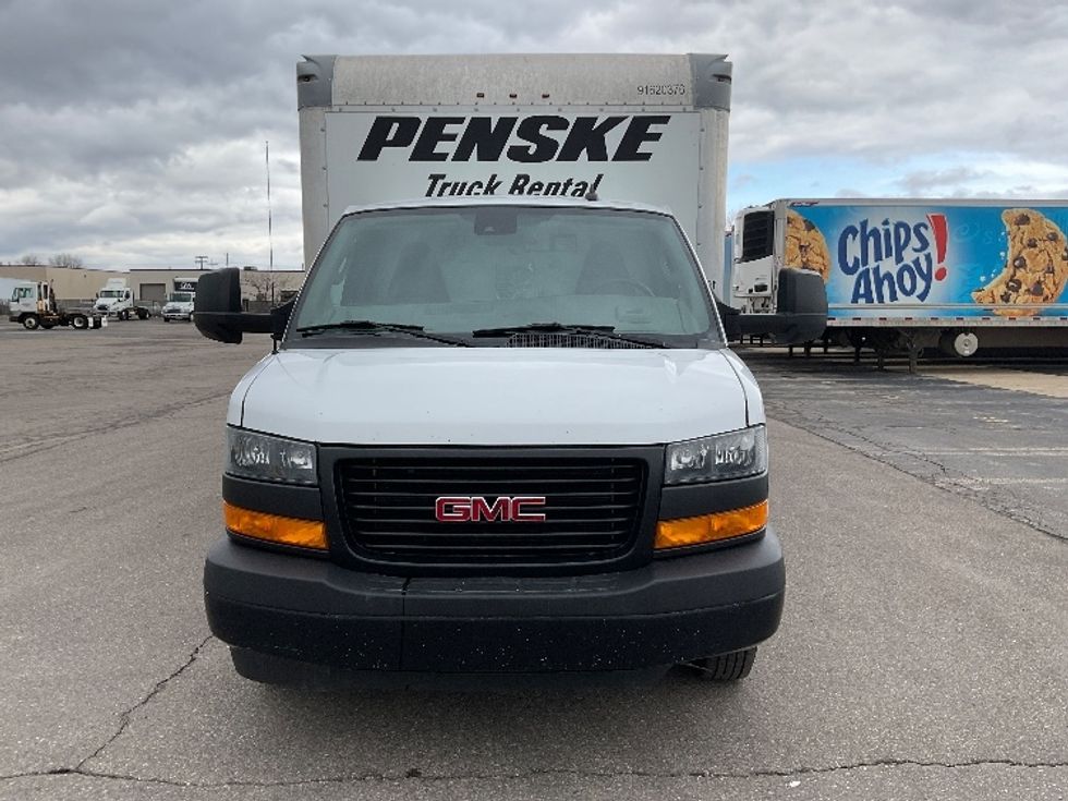 Light Duty Box Truck-Light and Medium Duty Trucks-GMC-2021-Savana G33903-Warren-MI-86,847\n\t\tmiles-$ 30,500 - Image 2