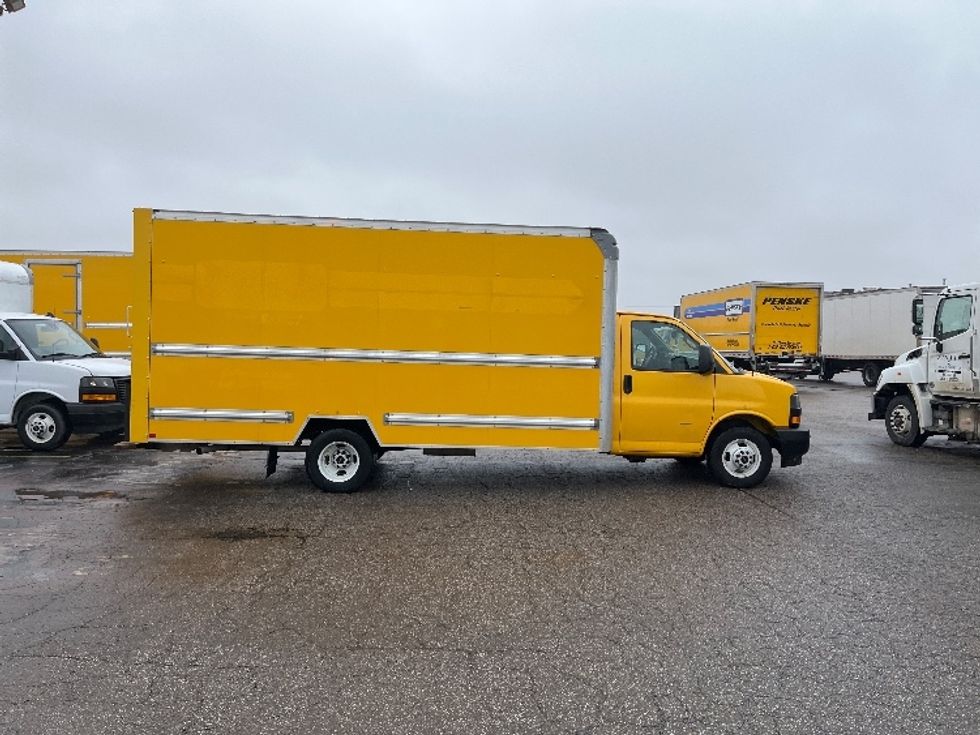 Light Duty Box Truck-Light and Medium Duty Trucks-GMC-2021-Savana G33903-Warren-MI-90,086\n\t\tmiles-$ 27,250 - Image 14
