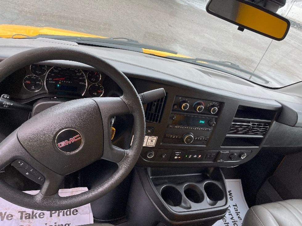 Light Duty Box Truck-Light and Medium Duty Trucks-GMC-2021-Savana G33903-Warren-MI-90,086\n\t\tmiles-$ 27,250 - Image 17