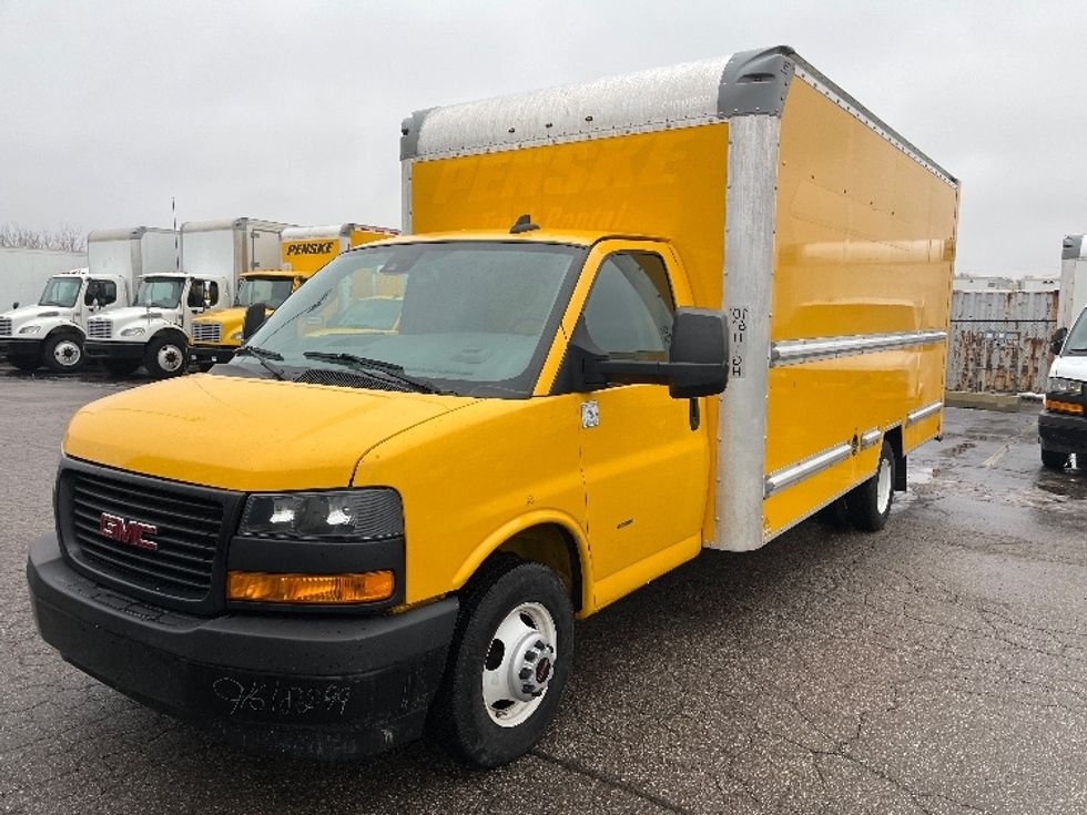Light Duty Box Truck-Light and Medium Duty Trucks-GMC-2021-Savana G33903-Warren-MI-90,086\n\t\tmiles-$ 27,250 - Image 3