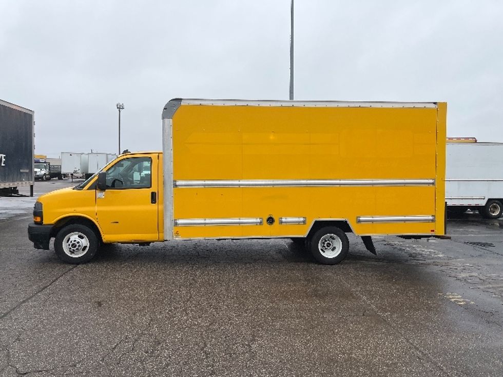 Light Duty Box Truck-Light and Medium Duty Trucks-GMC-2021-Savana G33903-Warren-MI-90,086\n\t\tmiles-$ 27,250 - Image 4