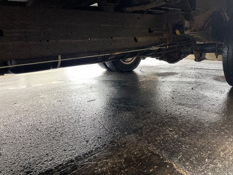 Light Duty Box Truck-Light and Medium Duty Trucks-GMC-2021-Savana G33903-Warren-MI-90,086\n\t\tmiles-$ 27,250 - Image 5