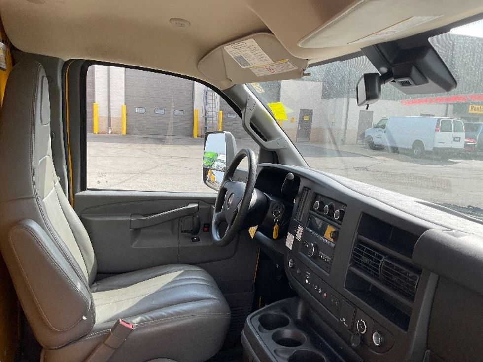 Light Duty Box Truck-Light and Medium Duty Trucks-GMC-2021-Savana G33903-Warren-MI-92,925\n\t\tmiles-$ 26,500 - Image 22