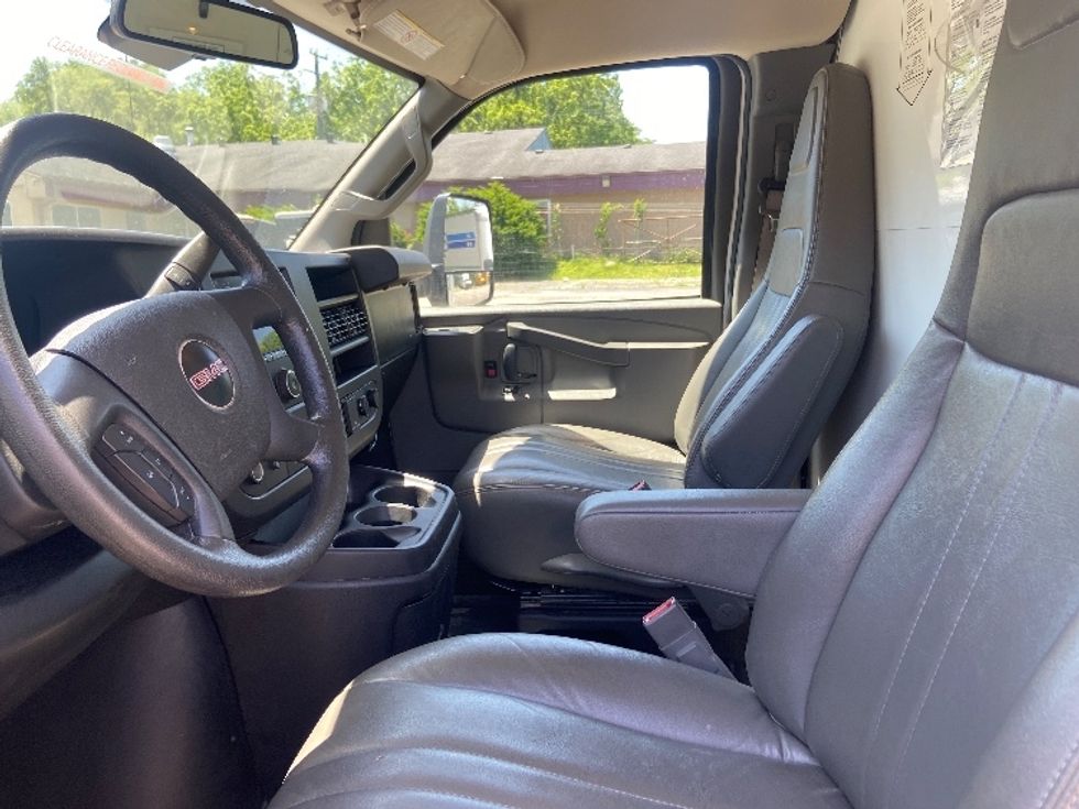 Light Duty Box Truck-Light and Medium Duty Trucks-GMC-2021-Savana G33903-Warren-MI-94,056\n\t\tmiles-$ 29,750 - Image 19