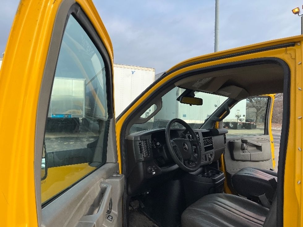 Light Duty Box Truck-Light and Medium Duty Trucks-GMC-2021-Savana G33903-Warren-MI-95,655\n\t\tmiles-$ 26,750 - Image 15