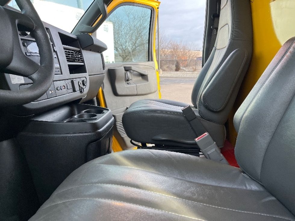 Light Duty Box Truck-Light and Medium Duty Trucks-GMC-2021-Savana G33903-Warren-MI-95,655\n\t\tmiles-$ 26,750 - Image 18