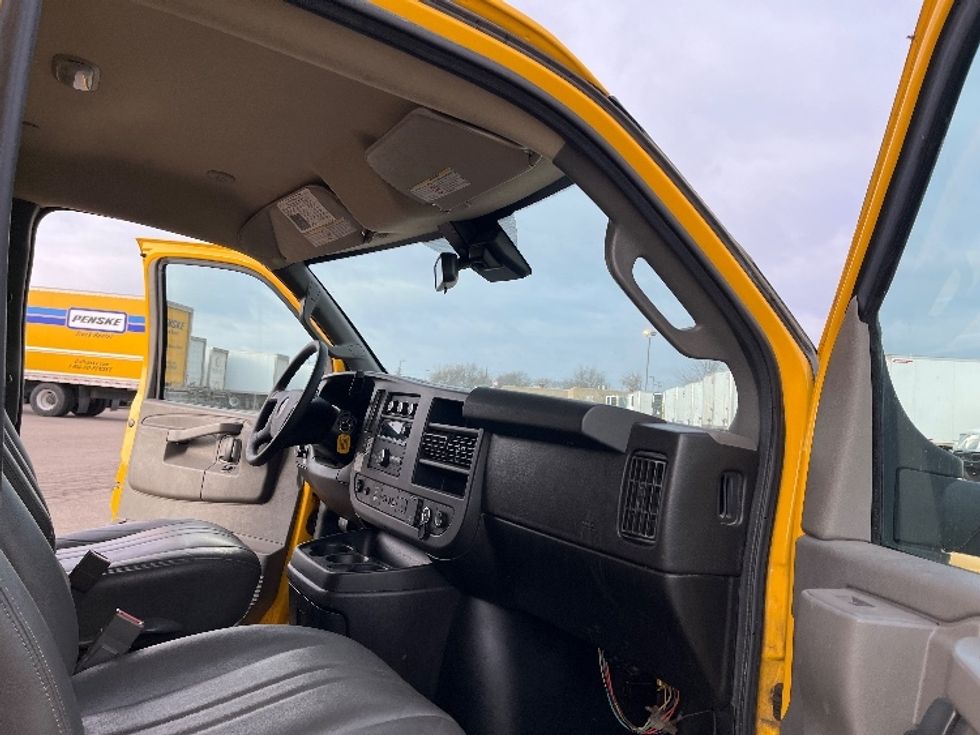 Light Duty Box Truck-Light and Medium Duty Trucks-GMC-2021-Savana G33903-Warren-MI-95,655\n\t\tmiles-$ 26,750 - Image 19