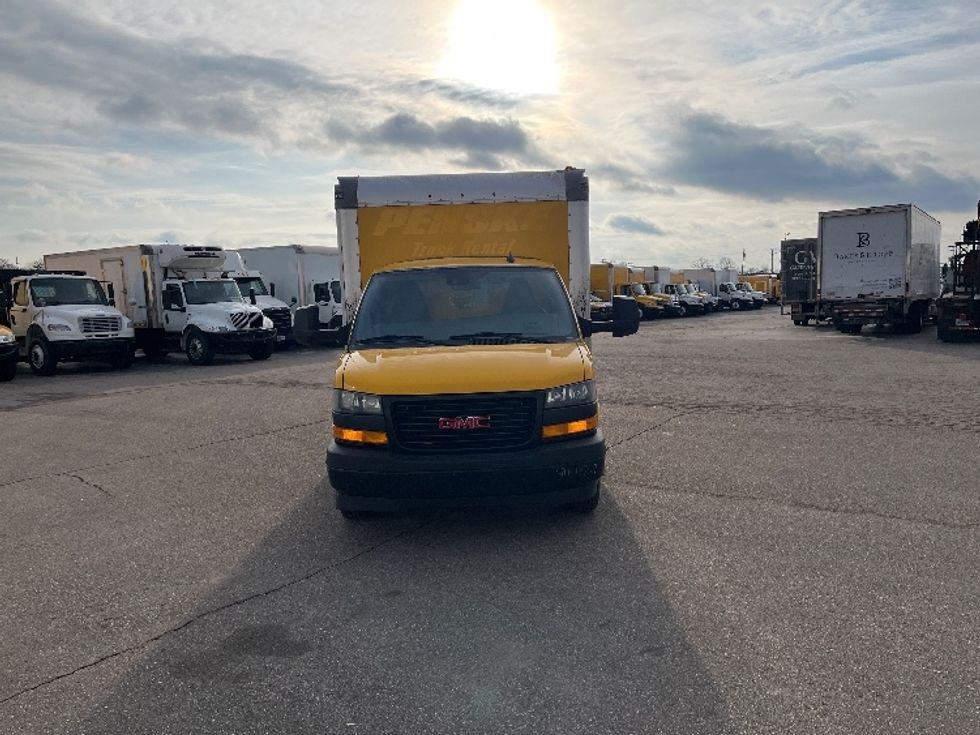 Light Duty Box Truck-Light and Medium Duty Trucks-GMC-2021-Savana G33903-Warren-MI-95,655\n\t\tmiles-$ 26,750 - Image 2
