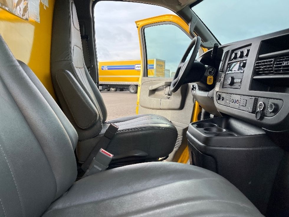 Light Duty Box Truck-Light and Medium Duty Trucks-GMC-2021-Savana G33903-Warren-MI-95,655\n\t\tmiles-$ 26,750 - Image 21