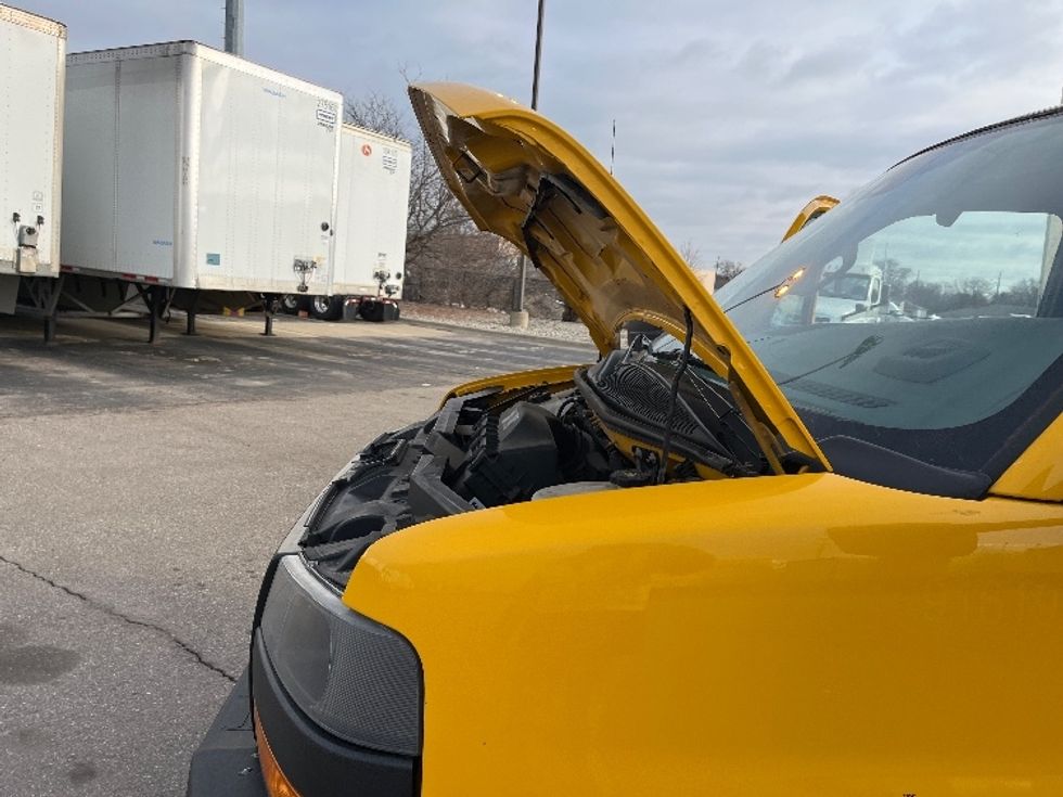 Light Duty Box Truck-Light and Medium Duty Trucks-GMC-2021-Savana G33903-Warren-MI-95,655\n\t\tmiles-$ 26,750 - Image 23