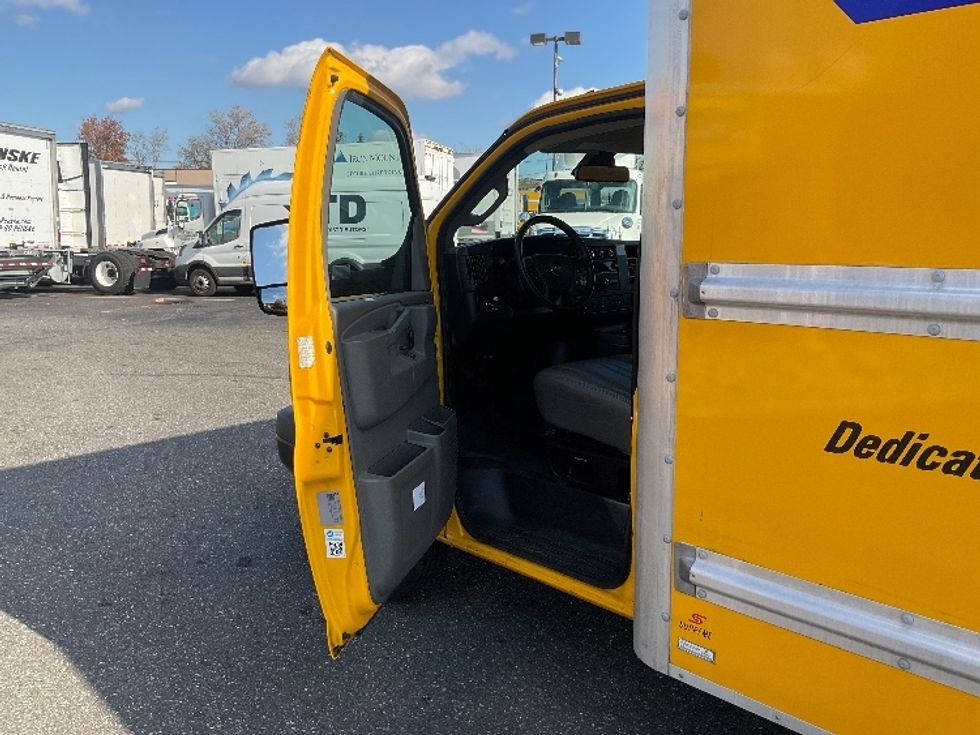 Light Duty Box Truck-Light and Medium Duty Trucks-GMC-2021-Savana G33903-West Babylon-NY-105,289\n\t\tmiles-$ 27,250 - Image 16