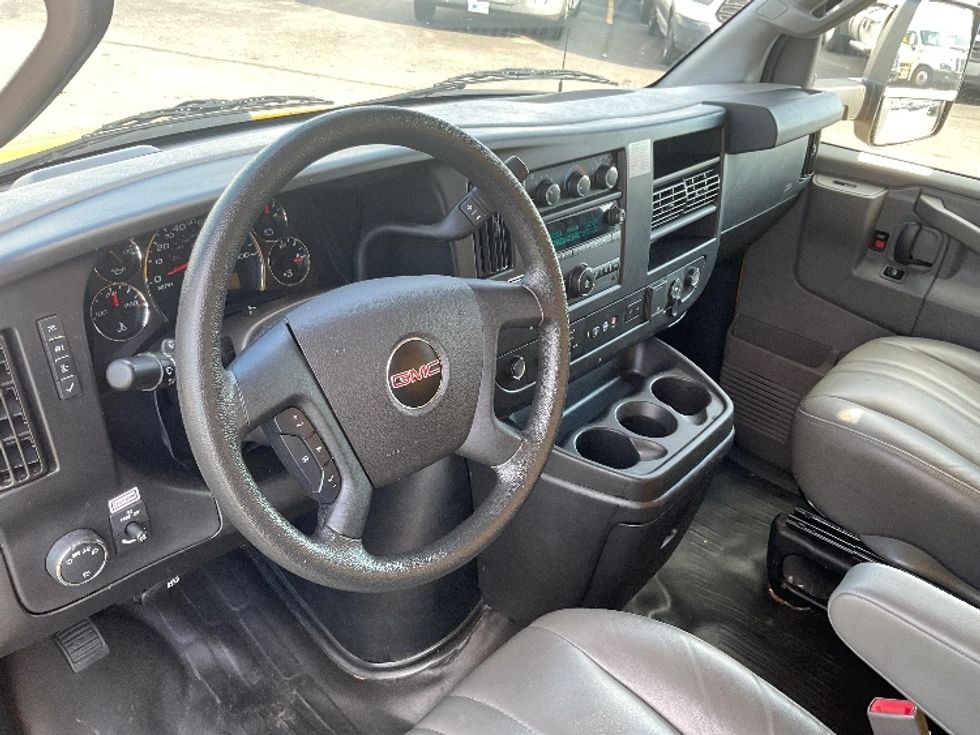 Light Duty Box Truck-Light and Medium Duty Trucks-GMC-2021-Savana G33903-West Babylon-NY-105,289\n\t\tmiles-$ 27,250 - Image 17