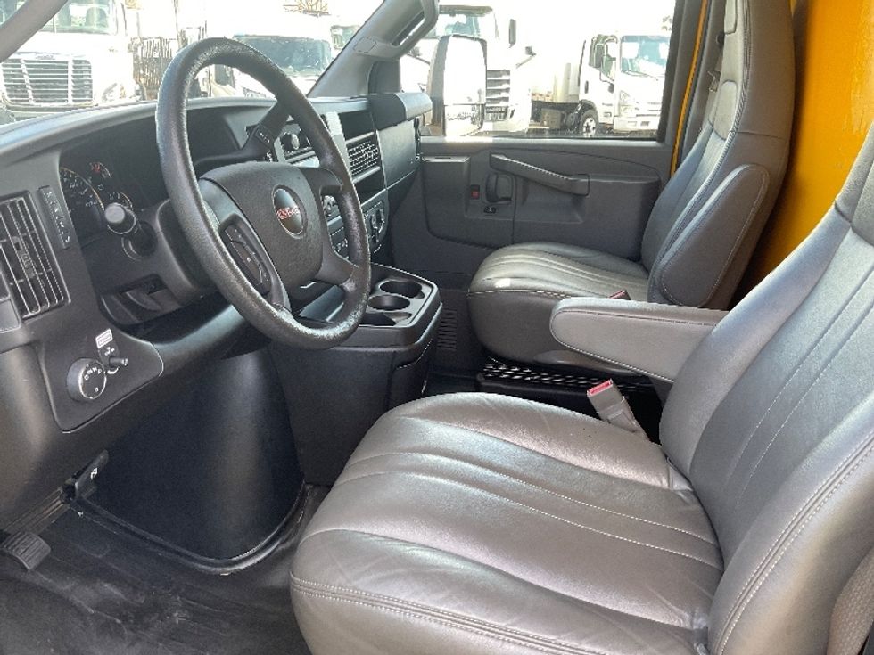 Light Duty Box Truck-Light and Medium Duty Trucks-GMC-2021-Savana G33903-West Babylon-NY-105,289\n\t\tmiles-$ 27,250 - Image 19