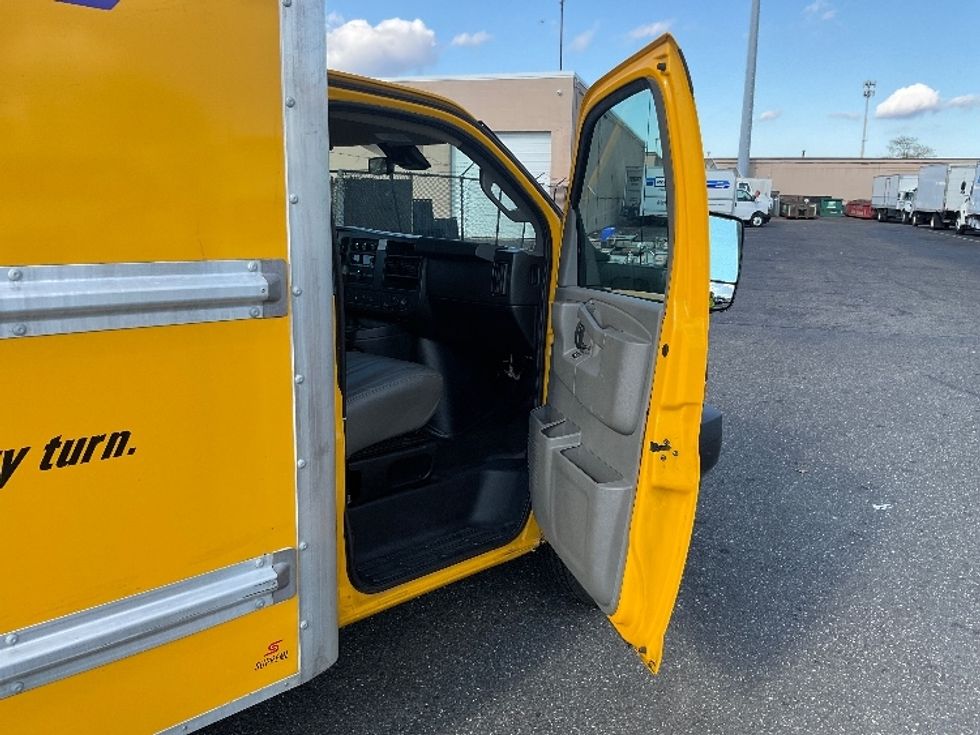 Light Duty Box Truck-Light and Medium Duty Trucks-GMC-2021-Savana G33903-West Babylon-NY-105,289\n\t\tmiles-$ 27,250 - Image 20