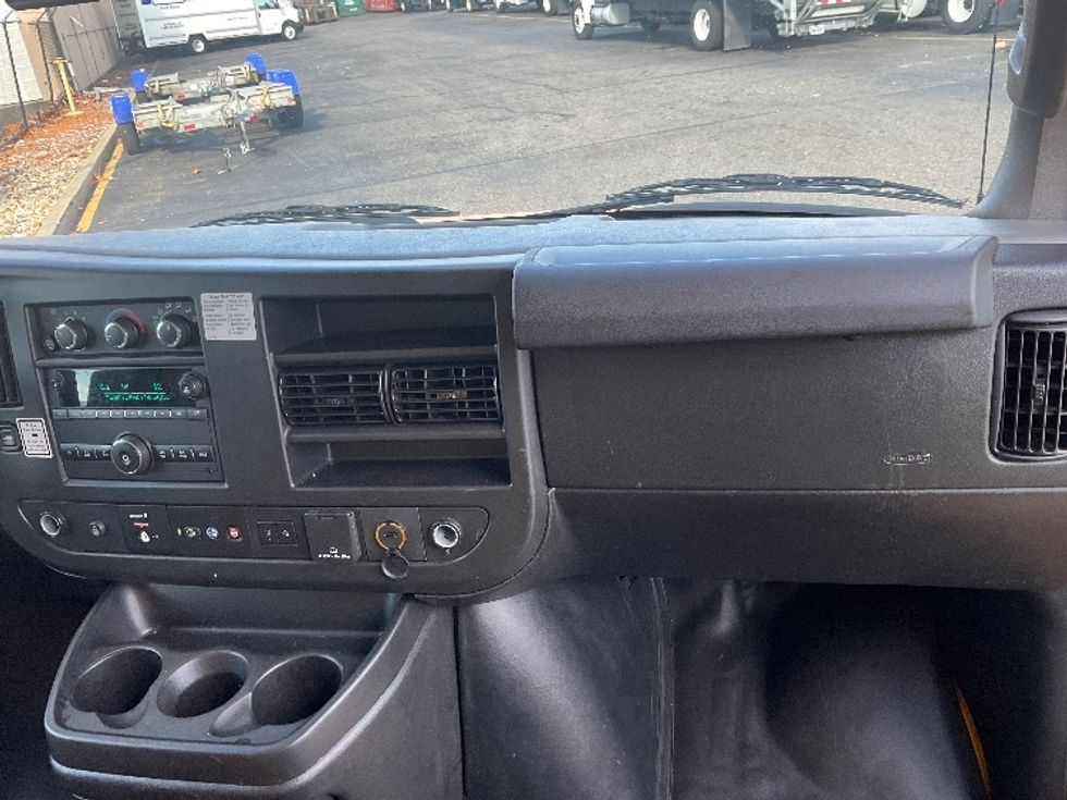 Light Duty Box Truck-Light and Medium Duty Trucks-GMC-2021-Savana G33903-West Babylon-NY-105,289\n\t\tmiles-$ 27,250 - Image 21