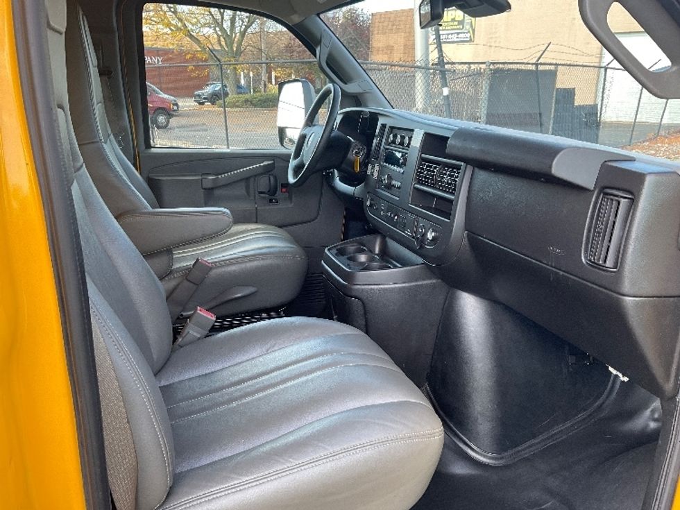 Light Duty Box Truck-Light and Medium Duty Trucks-GMC-2021-Savana G33903-West Babylon-NY-105,289\n\t\tmiles-$ 27,250 - Image 22