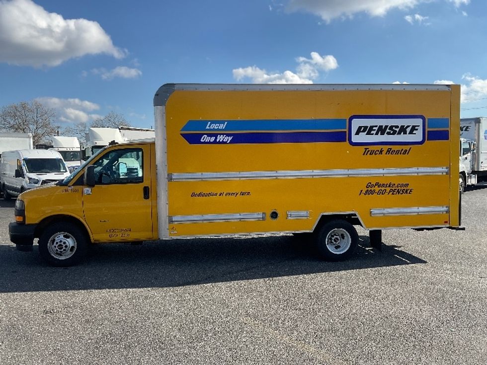 Light Duty Box Truck-Light and Medium Duty Trucks-GMC-2021-Savana G33903-West Babylon-NY-105,289\n\t\tmiles-$ 27,250 - Image 4