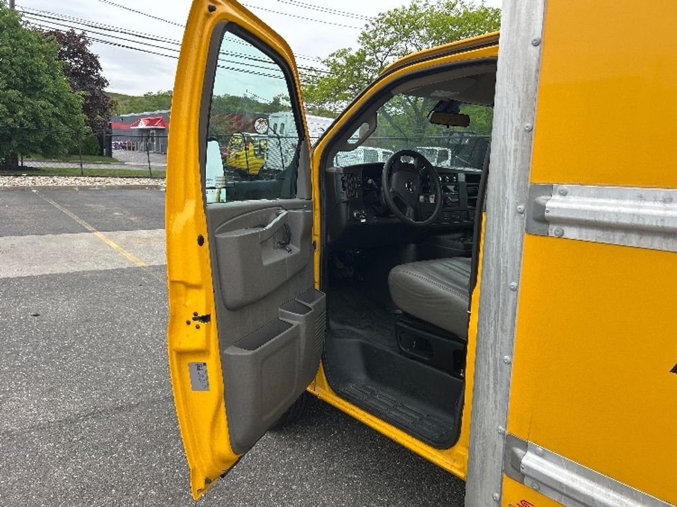 Light Duty Box Truck-Light and Medium Duty Trucks-GMC-2021-Savana G33903-West Babylon-NY-107,878\n\t\tmiles-$ 23,250 - Image 16