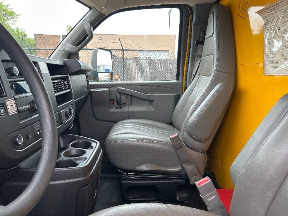 Light Duty Box Truck-Light and Medium Duty Trucks-GMC-2021-Savana G33903-West Babylon-NY-107,878\n\t\tmiles-$ 23,250 - Image 19