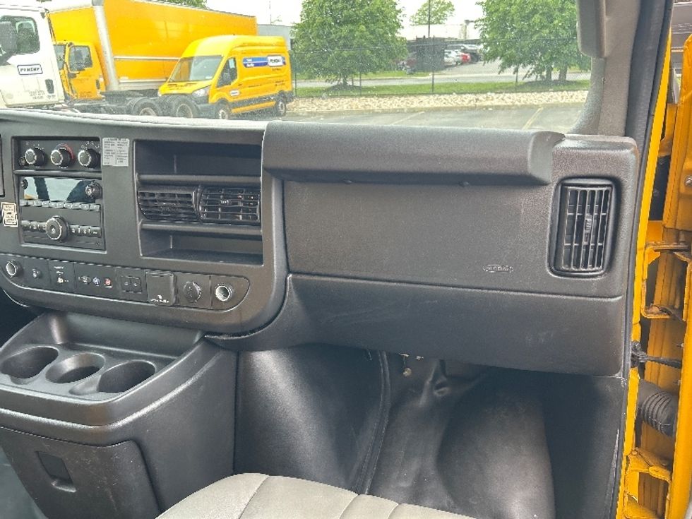 Light Duty Box Truck-Light and Medium Duty Trucks-GMC-2021-Savana G33903-West Babylon-NY-107,878\n\t\tmiles-$ 23,250 - Image 21