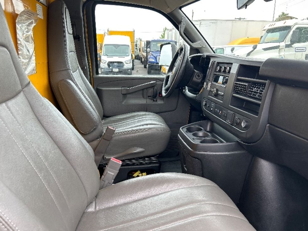 Light Duty Box Truck-Light and Medium Duty Trucks-GMC-2021-Savana G33903-West Babylon-NY-107,878\n\t\tmiles-$ 23,250 - Image 22