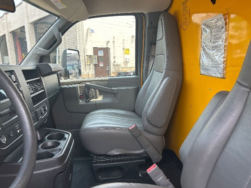 Light Duty Box Truck-Light and Medium Duty Trucks-GMC-2021-Savana G33903-West Babylon-NY-54,952\n\t\tmiles-$ 29,250 - Image 18