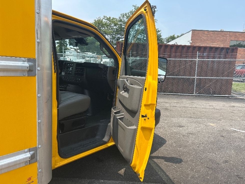 Light Duty Box Truck-Light and Medium Duty Trucks-GMC-2021-Savana G33903-West Babylon-NY-54,952\n\t\tmiles-$ 29,250 - Image 19