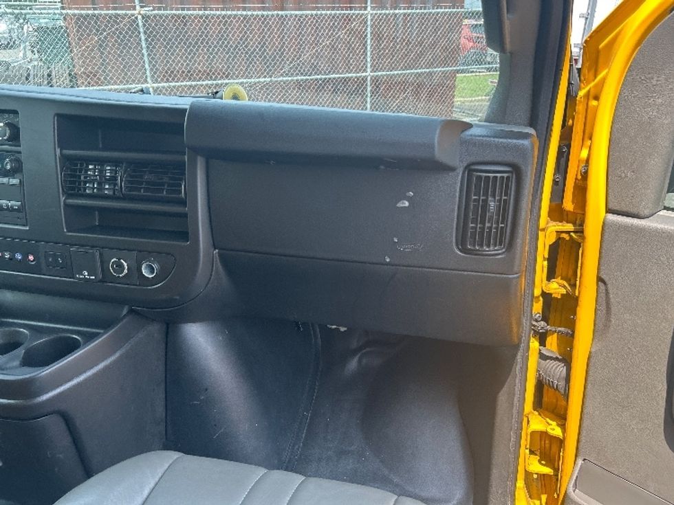 Light Duty Box Truck-Light and Medium Duty Trucks-GMC-2021-Savana G33903-West Babylon-NY-54,952\n\t\tmiles-$ 29,250 - Image 20