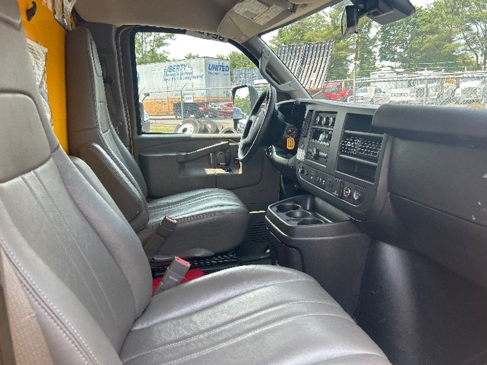 Light Duty Box Truck-Light and Medium Duty Trucks-GMC-2021-Savana G33903-West Babylon-NY-54,952\n\t\tmiles-$ 29,250 - Image 21
