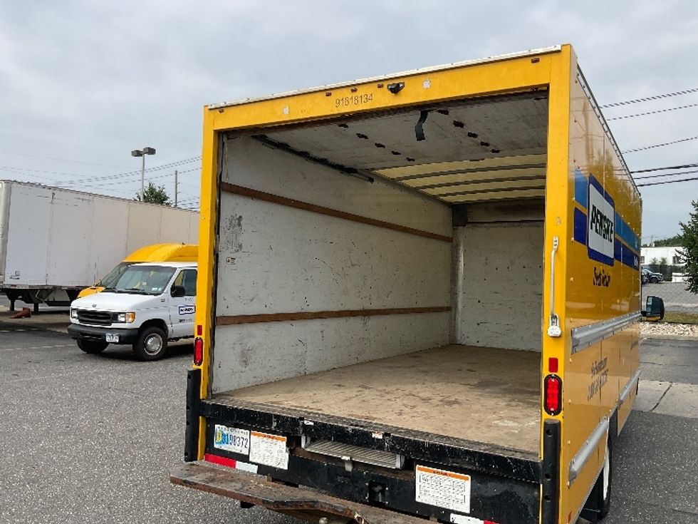 Light Duty Box Truck-Light and Medium Duty Trucks-GMC-2021-Savana G33903-West Babylon-NY-87,669\n\t\tmiles-$ 25,750 - Image 11