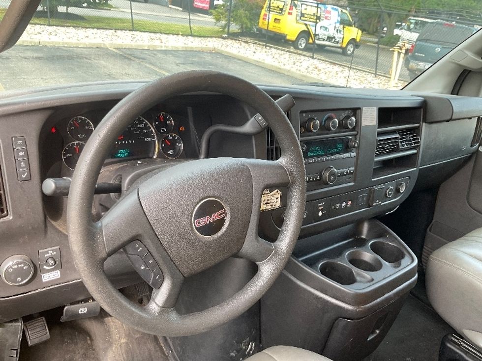 Light Duty Box Truck-Light and Medium Duty Trucks-GMC-2021-Savana G33903-West Babylon-NY-87,669\n\t\tmiles-$ 25,750 - Image 18