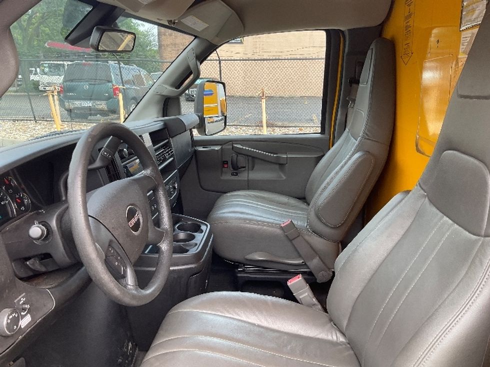 Light Duty Box Truck-Light and Medium Duty Trucks-GMC-2021-Savana G33903-West Babylon-NY-87,669\n\t\tmiles-$ 25,750 - Image 19