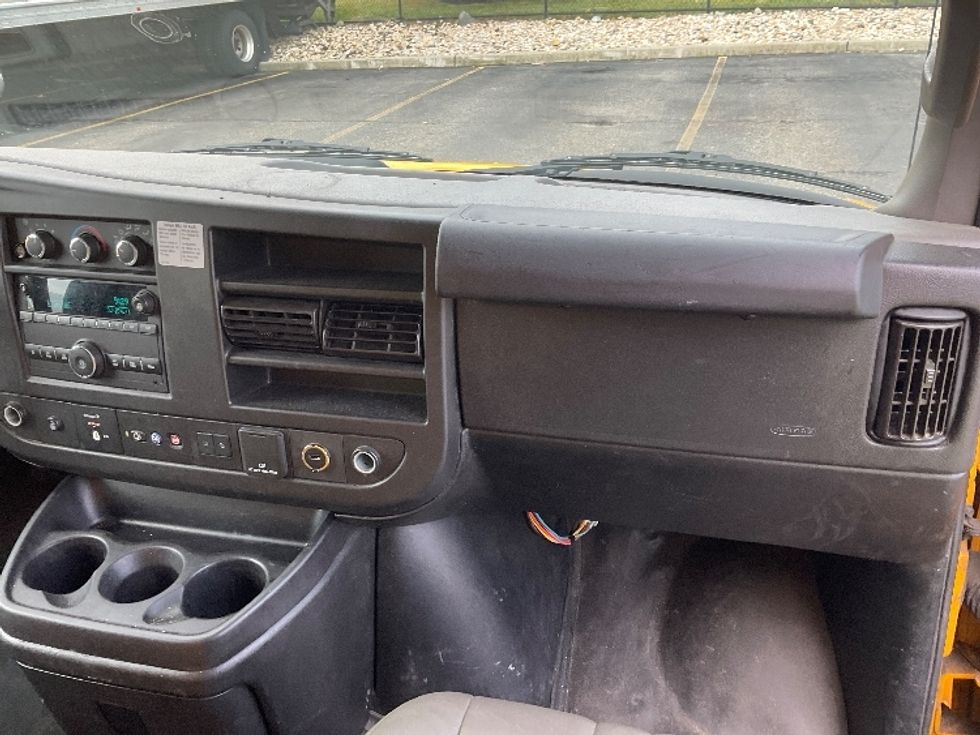 Light Duty Box Truck-Light and Medium Duty Trucks-GMC-2021-Savana G33903-West Babylon-NY-87,669\n\t\tmiles-$ 25,750 - Image 21