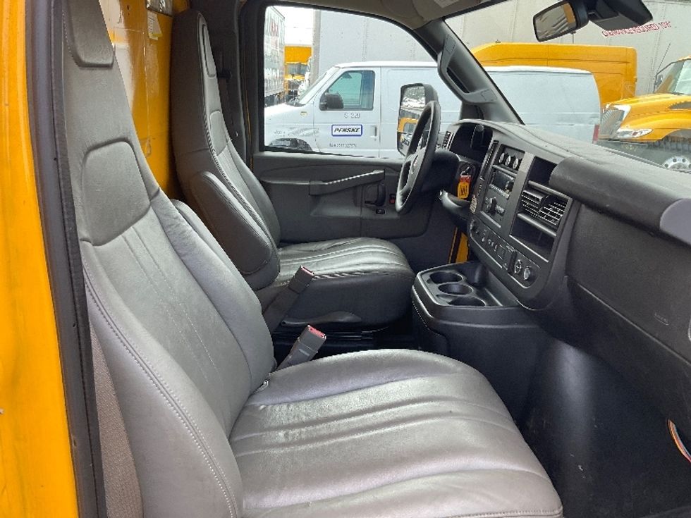 Light Duty Box Truck-Light and Medium Duty Trucks-GMC-2021-Savana G33903-West Babylon-NY-87,669\n\t\tmiles-$ 25,750 - Image 22