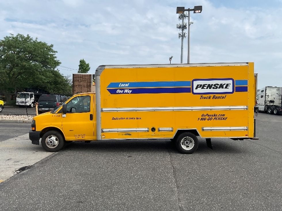 Light Duty Box Truck-Light and Medium Duty Trucks-GMC-2021-Savana G33903-West Babylon-NY-87,669\n\t\tmiles-$ 25,750 - Image 4