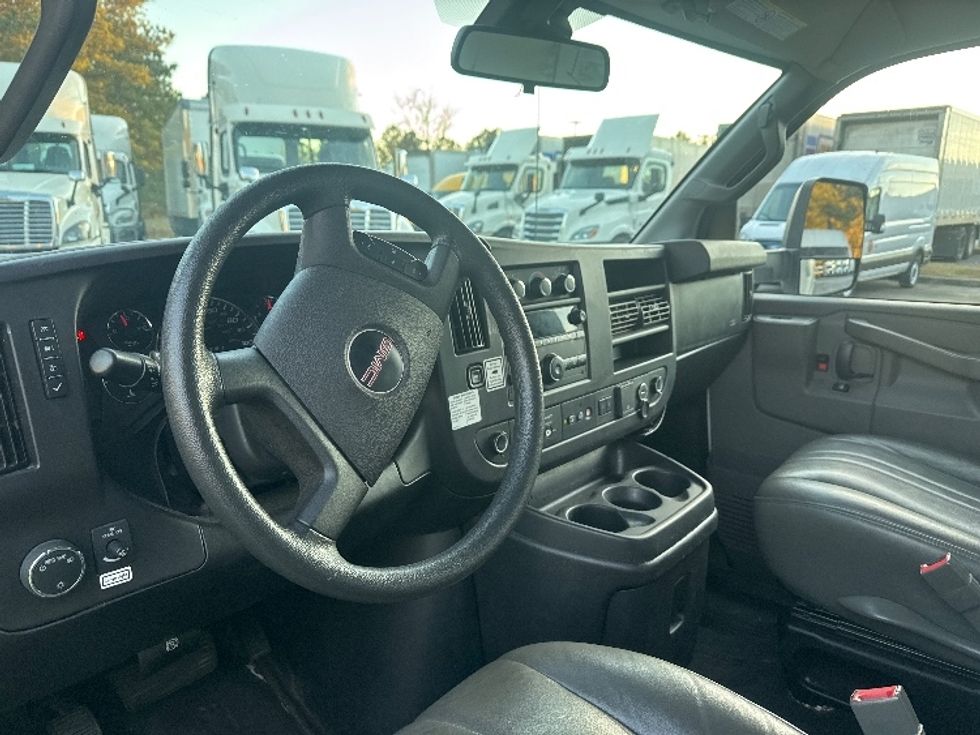 Light Duty Box Truck-Light and Medium Duty Trucks-GMC-2021-Savana G33903-West Columbia-SC-101,876\n\t\tmiles-$ 31,000 - Image 17