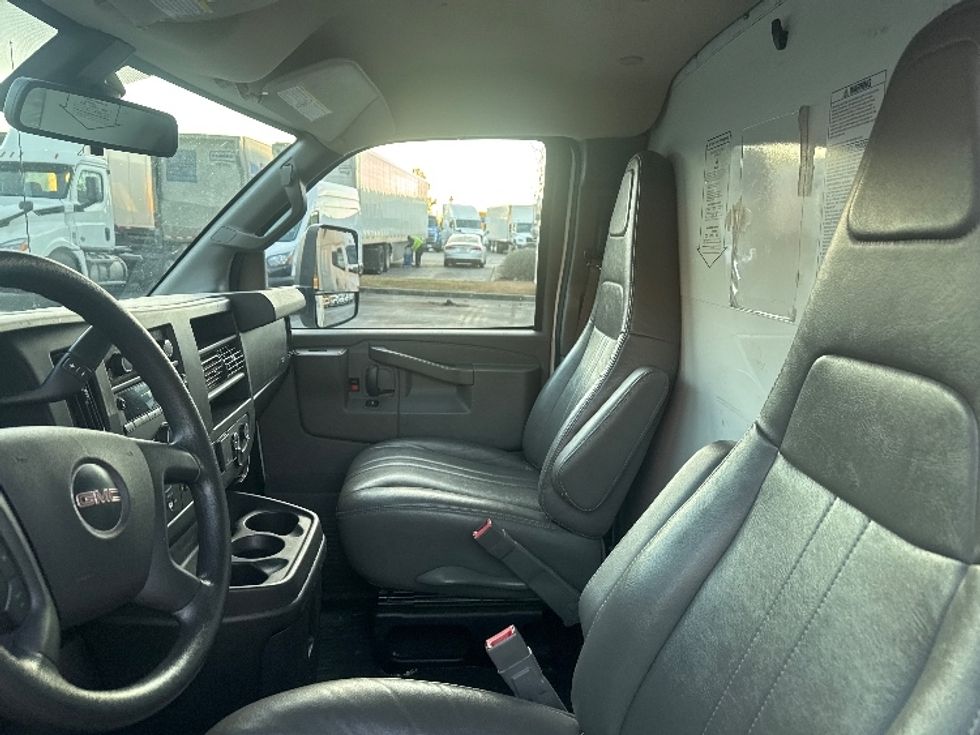 Light Duty Box Truck-Light and Medium Duty Trucks-GMC-2021-Savana G33903-West Columbia-SC-101,876\n\t\tmiles-$ 31,000 - Image 19