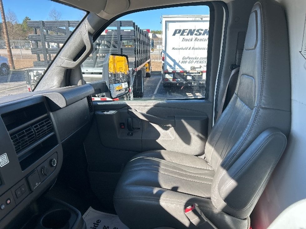 Light Duty Box Truck-Light and Medium Duty Trucks-GMC-2021-Savana G33903-West Columbia-SC-119,474\n\t\tmiles-$ 29,000 - Image 19