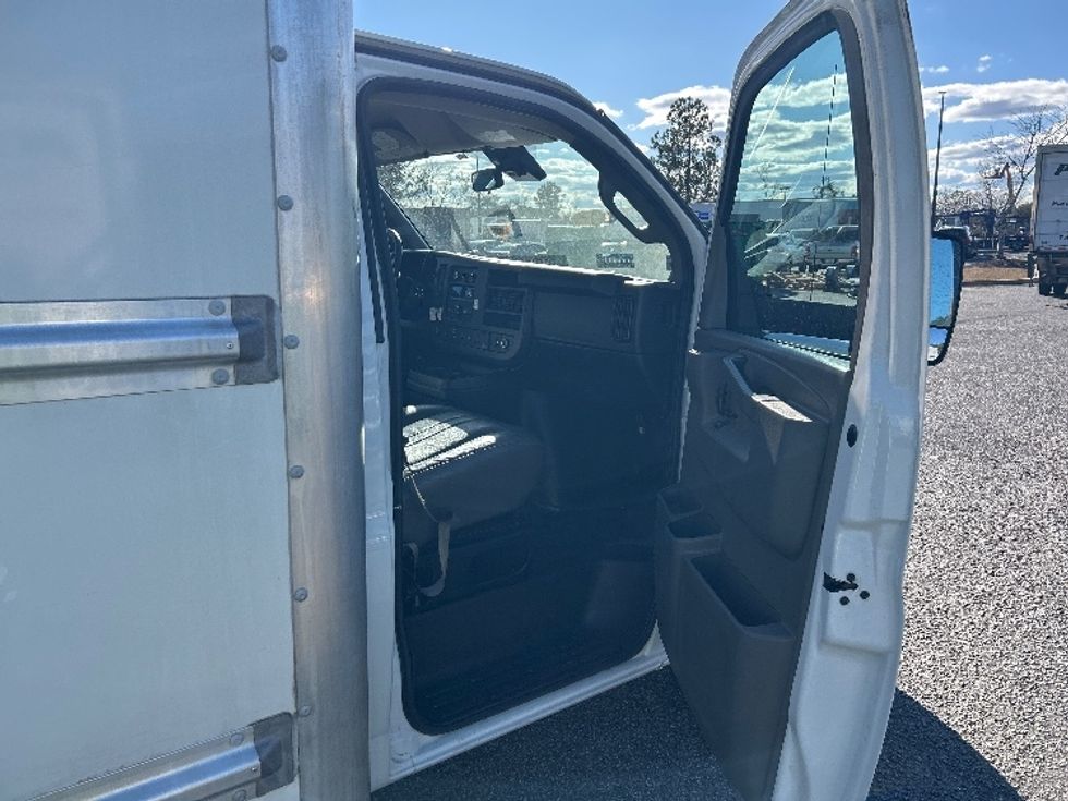 Light Duty Box Truck-Light and Medium Duty Trucks-GMC-2021-Savana G33903-West Columbia-SC-119,474\n\t\tmiles-$ 29,000 - Image 20