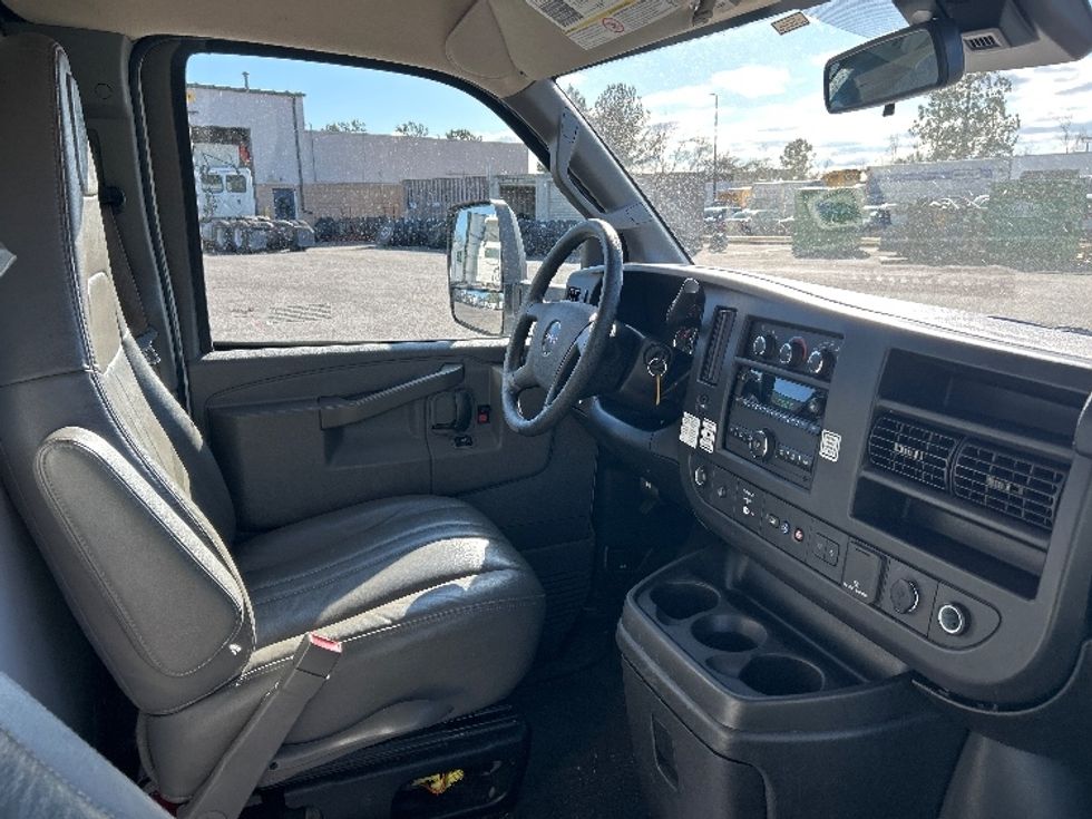 Light Duty Box Truck-Light and Medium Duty Trucks-GMC-2021-Savana G33903-West Columbia-SC-119,474\n\t\tmiles-$ 29,000 - Image 22
