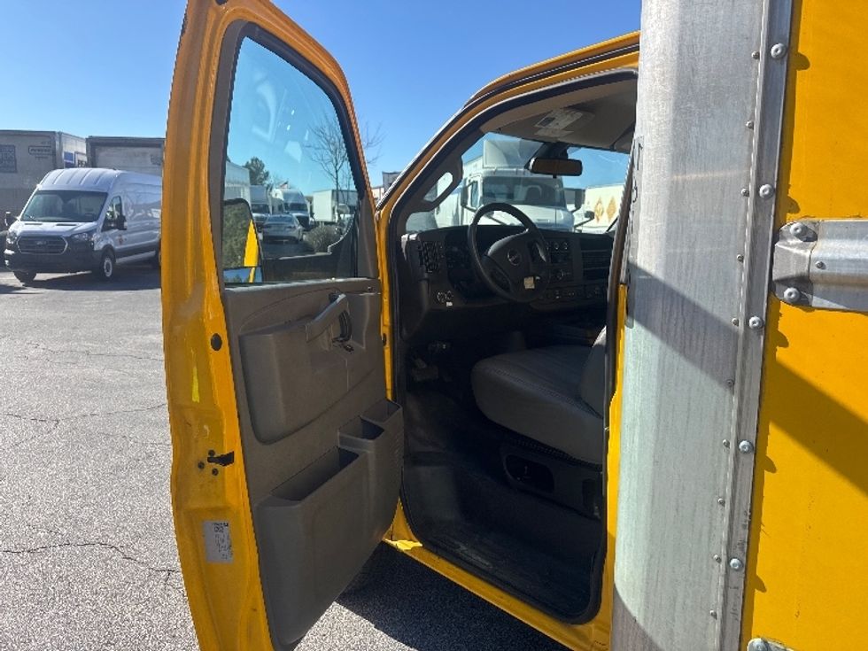 Light Duty Box Truck-Light and Medium Duty Trucks-GMC-2021-Savana G33903-West Columbia-SC-120,569\n\t\tmiles-$ 25,750 - Image 16