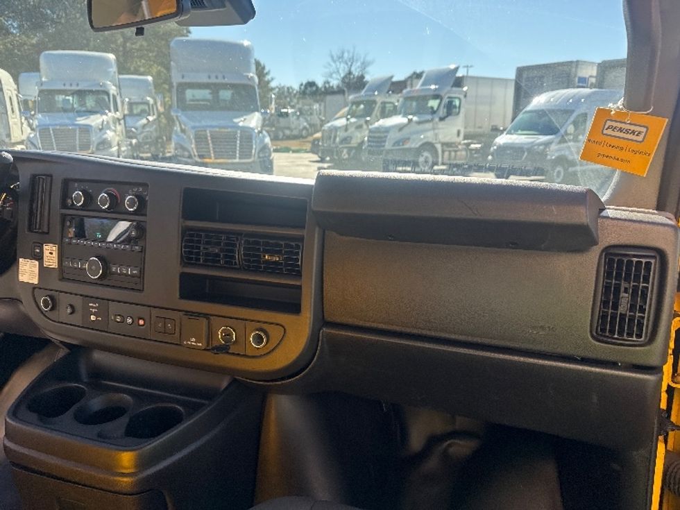 Light Duty Box Truck-Light and Medium Duty Trucks-GMC-2021-Savana G33903-West Columbia-SC-120,569\n\t\tmiles-$ 25,750 - Image 21