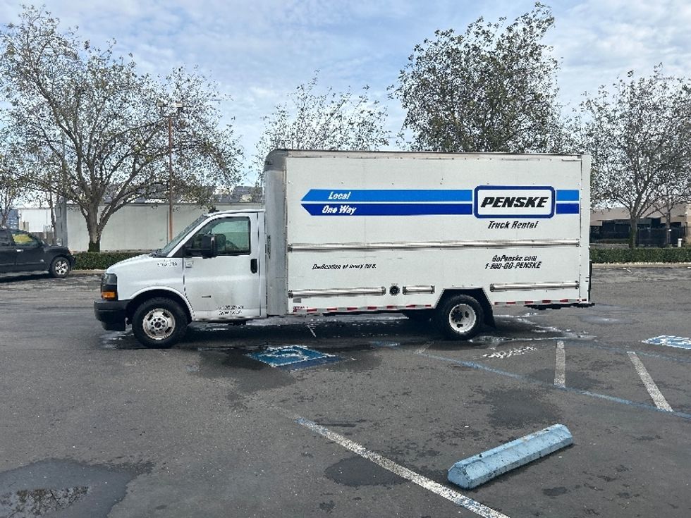 Light Duty Box Truck-Light and Medium Duty Trucks-GMC-2021-Savana G33903-West Sacramento-CA-102,498\n\t\tmiles-$ 30,500 - Image 4