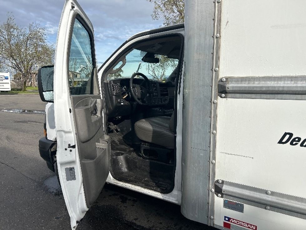 Light Duty Box Truck-Light and Medium Duty Trucks-GMC-2021-Savana G33903-West Sacramento-CA-102,498\n\t\tmiles-$ 30,500 - Image 15